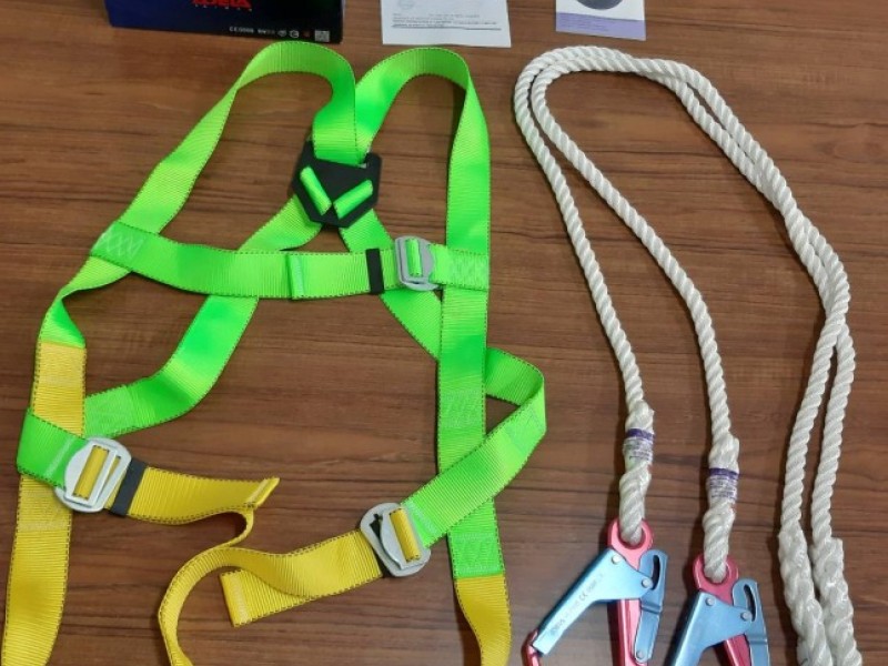 Adela full body harness w/double aluminum big hook lanyards