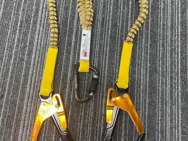 S Top SLEV 雙大扣伸縮尾繩